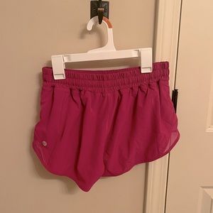 lululemon hotty hot shorts 2.5 dark pink size 6